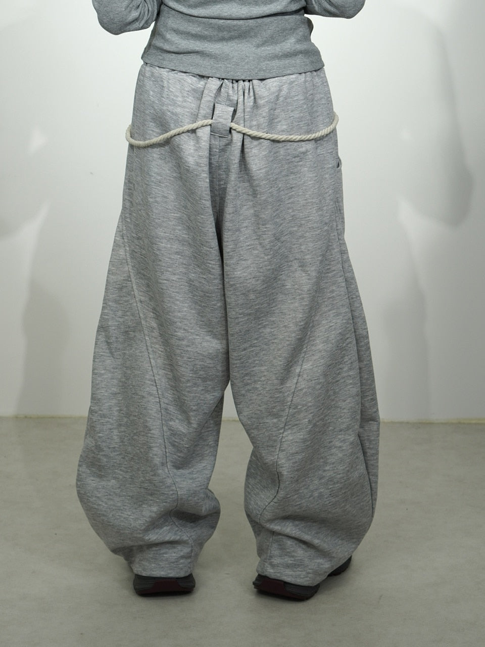 【Nerd out XU】waist rope loose sweat pants (2color) / 【ナードアウトエックスユー】ウエストロープルーズスウェットパンツ