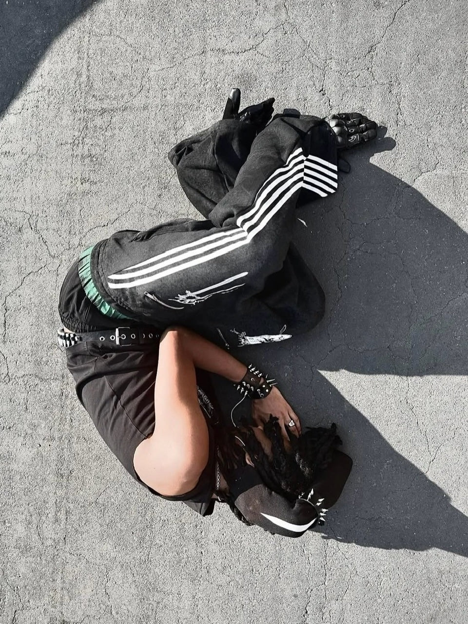 【Cozy world Wide】ROYAL KNIGHT CLUB WAXED - SWEATPANTS