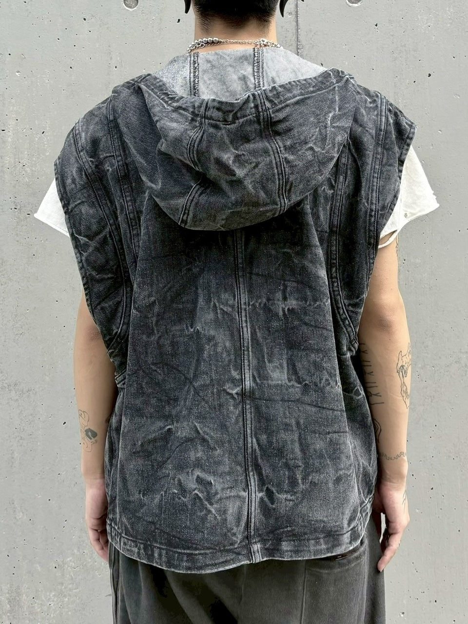 受注制【Never mind the XU】denim hood vest