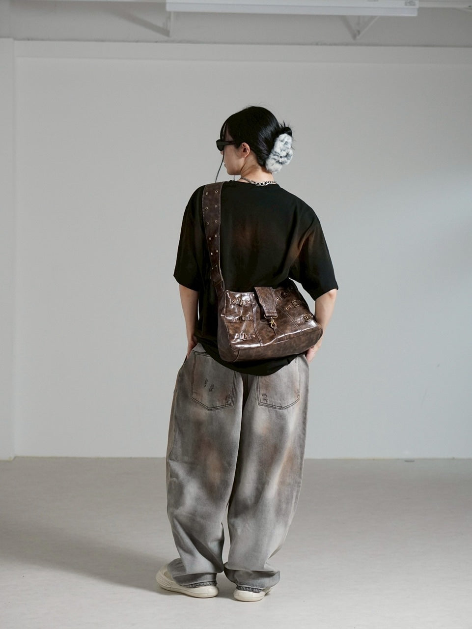 受注制【Chikashitsu +】antique leather buckle shoulder bag