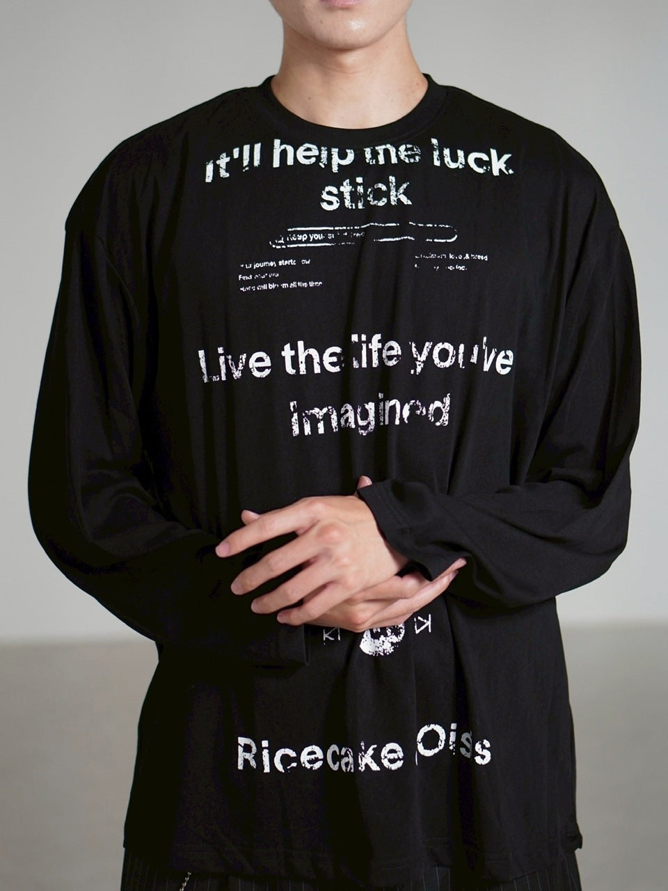 【Chikashitsu +】croque lettering long sleeve / 【チカシツプラス】モックネックレタリング長袖Tシャツ(2color)