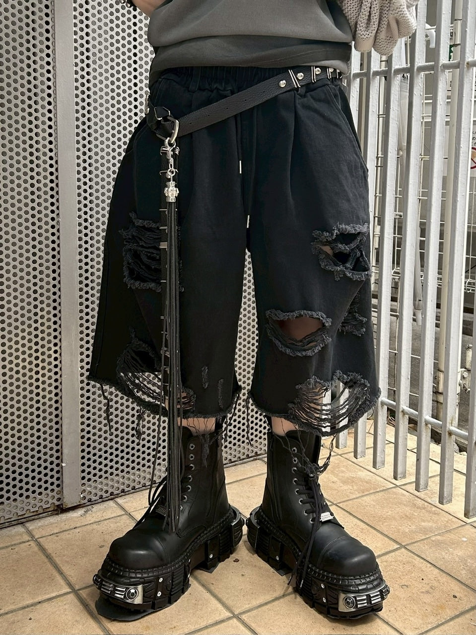 受注制【Never mind the XU】damage denim half pants