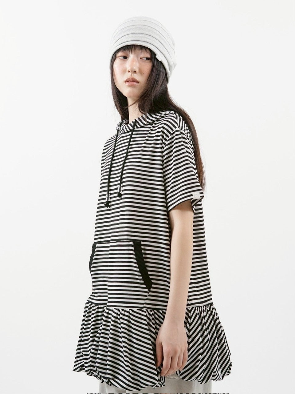 【TUOMIO】STRIPE BALLOON HOOD DRESS / 【トゥオミオ】ストライプバルーンフードワンピース