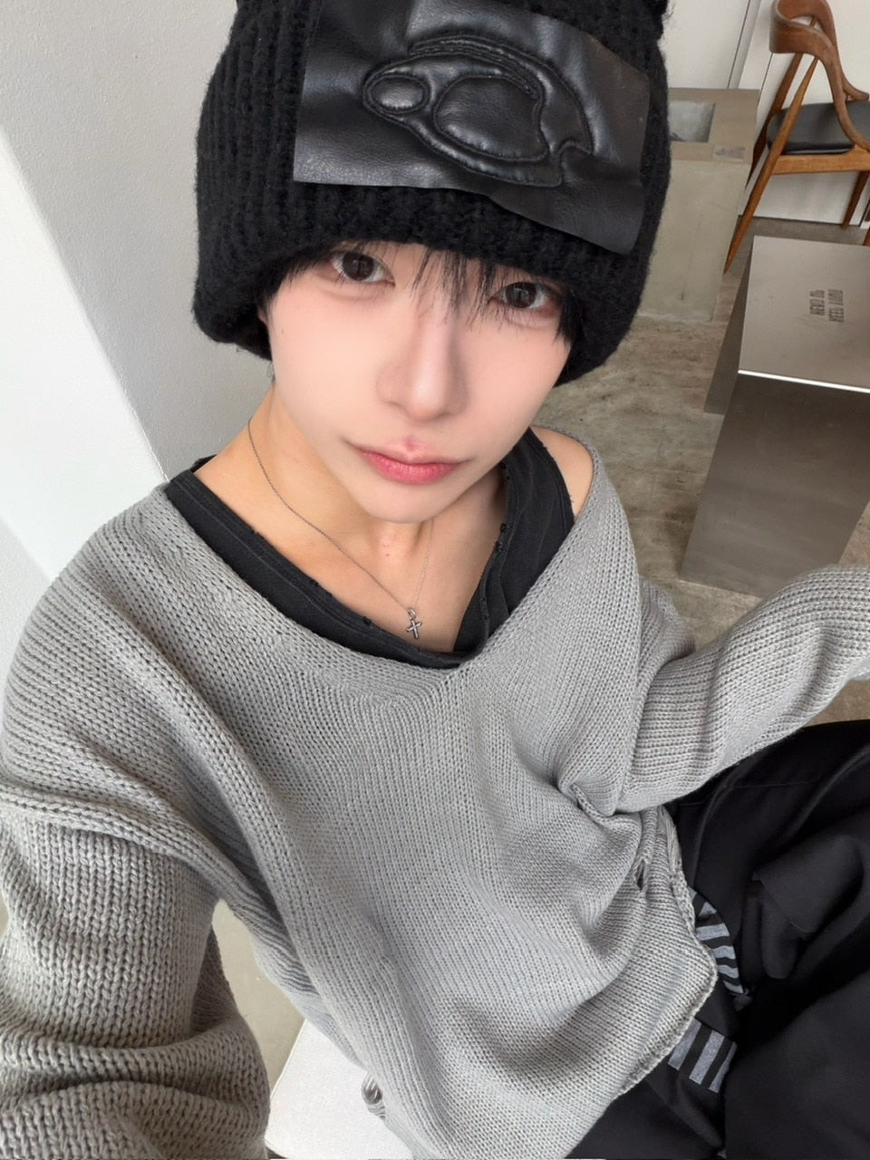 受注制【LUV CODE】v neck damage knit (2color)