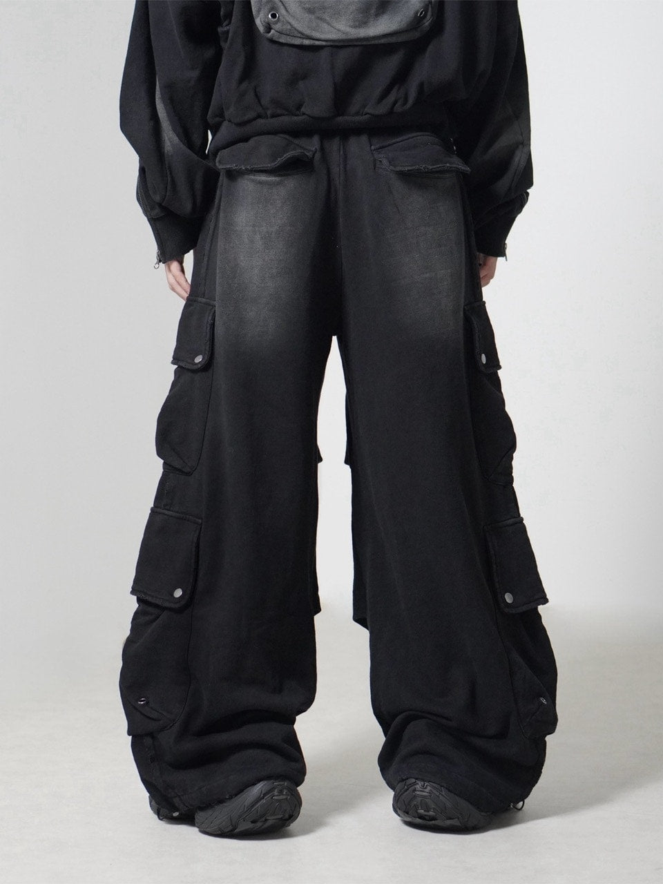 【CHIKASHITSU PLUS HIGH】4 pocket dirty wash sweat cargo pants (wash black) / 【チカシツプラスハイ】マルチポケットダーティーウォッシュスウェットカーゴパンツ