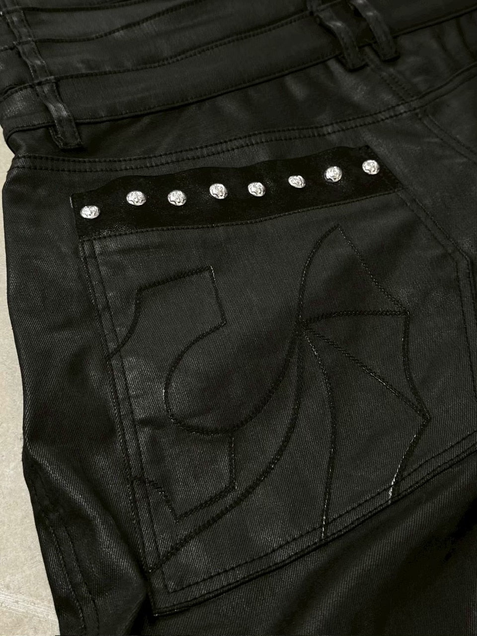 【UNIZ】8 Backs J-Cut Pants / 【ユニズ】ダーティーライクレイヤードバルーンデニムパンツ