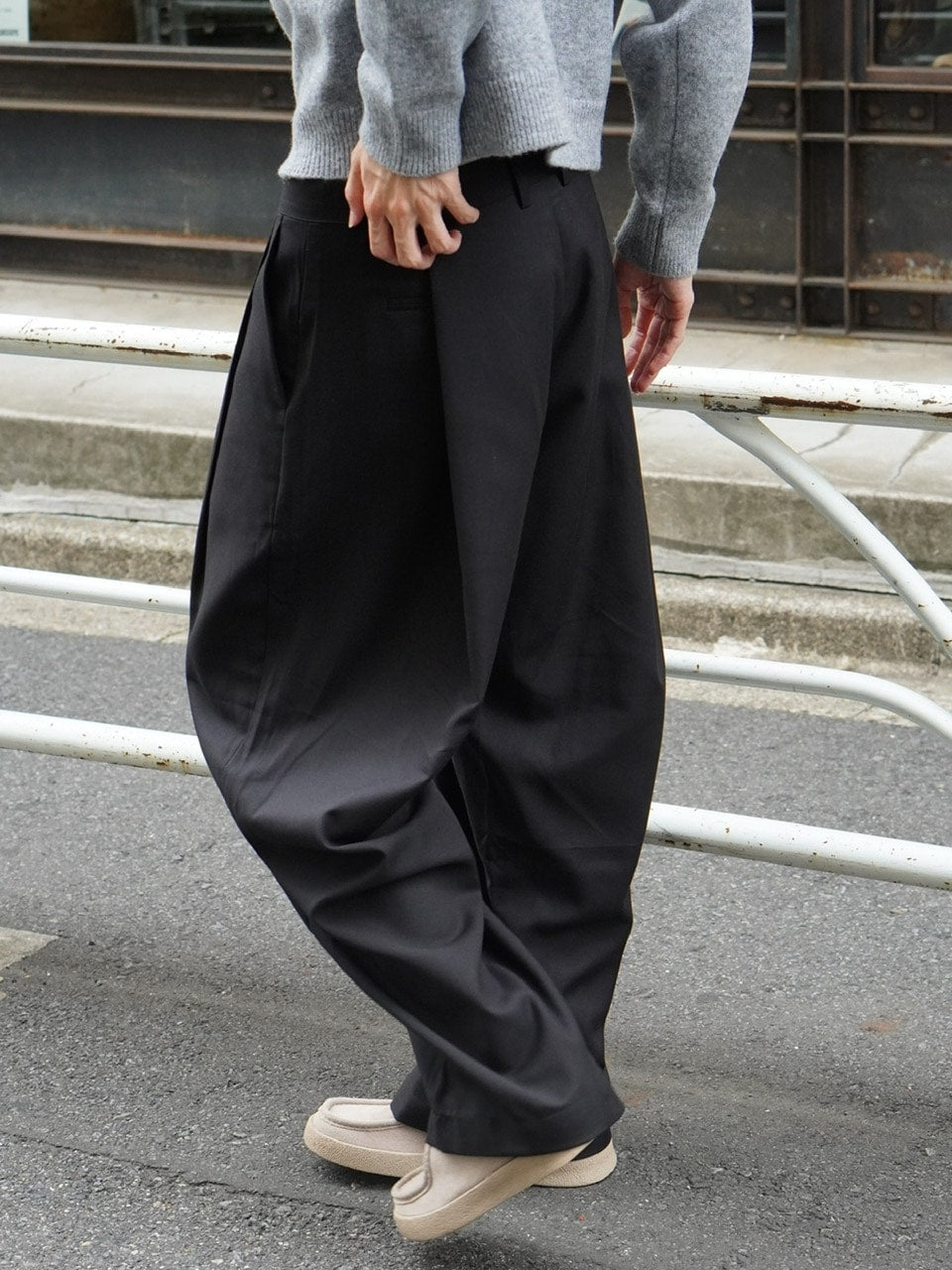東京店WEB限定受注制【Chikashitsu +】wide tuck drape slacks / 【チカシツプラス】ワイドタックドレープスラックス (2color)
