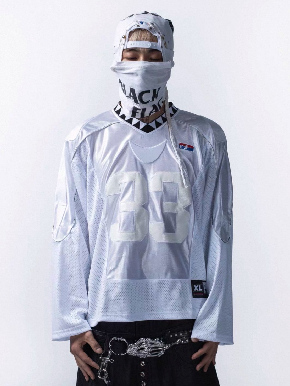 【F.V.V.O】33 Padded Shoulder V-Neck Jersey / 【フリーワールドオーダー(エフヴィーヴィーオー)】ナンバーデザイン長袖Tシャツ