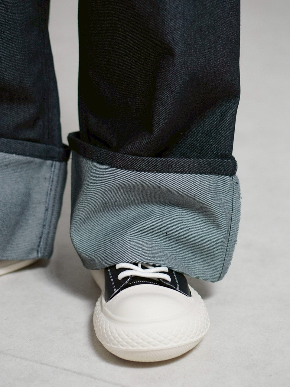 受注制【Chikashitsu +】roll-up balloon denim pants / 【チカシツプラス】ロールアップバルーンデニムパンツ (2color)