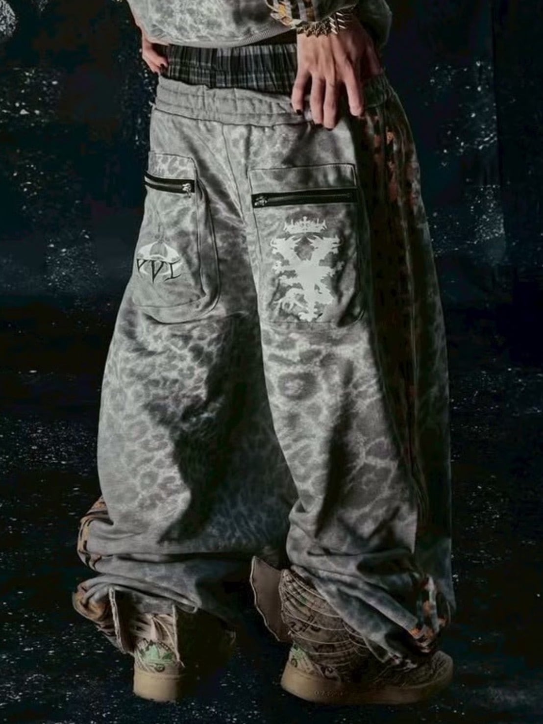 【Cozy world Wide】"25 LEOPARD" ROYAL PANTS / 【コージーワールドワイド】レオパードラインスウェットパンツ