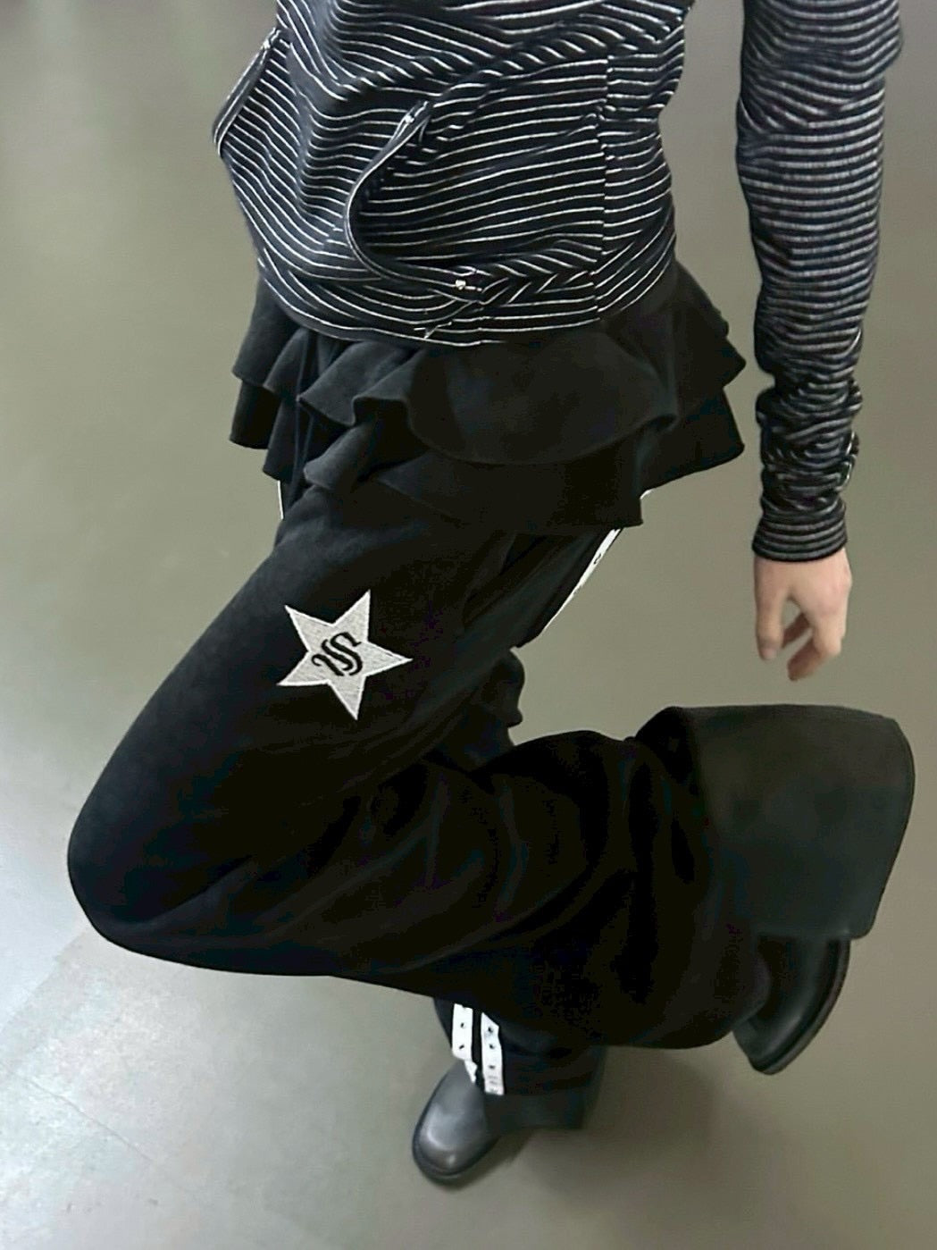 【SETUP‐EXE】FRILL EYELET SWEATPANTS / 【セットアップエグゼ】フリルアイレットサイドラインスウェットパンツ