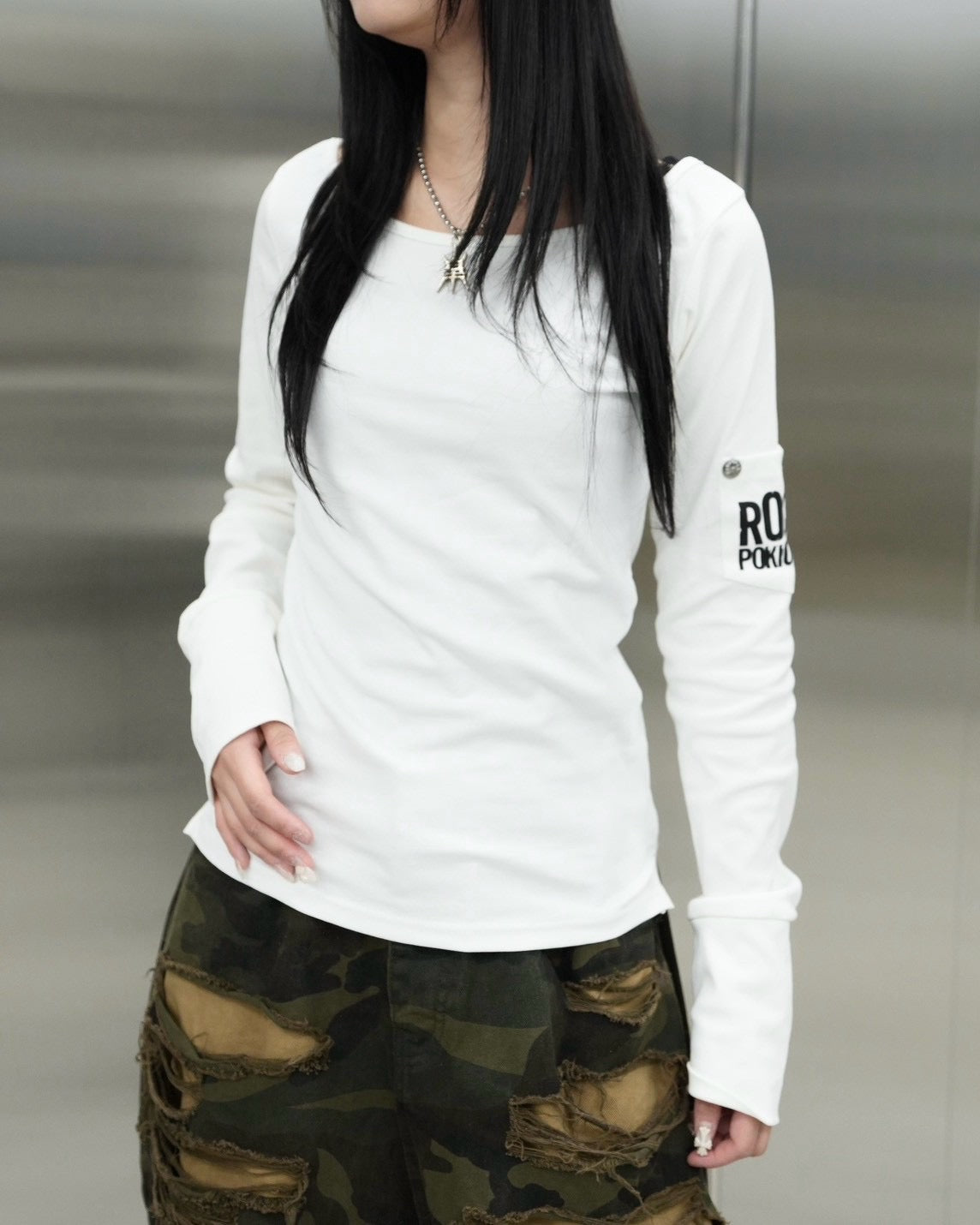 受注制【Never mind the XU】Back graphic slim top (2color)