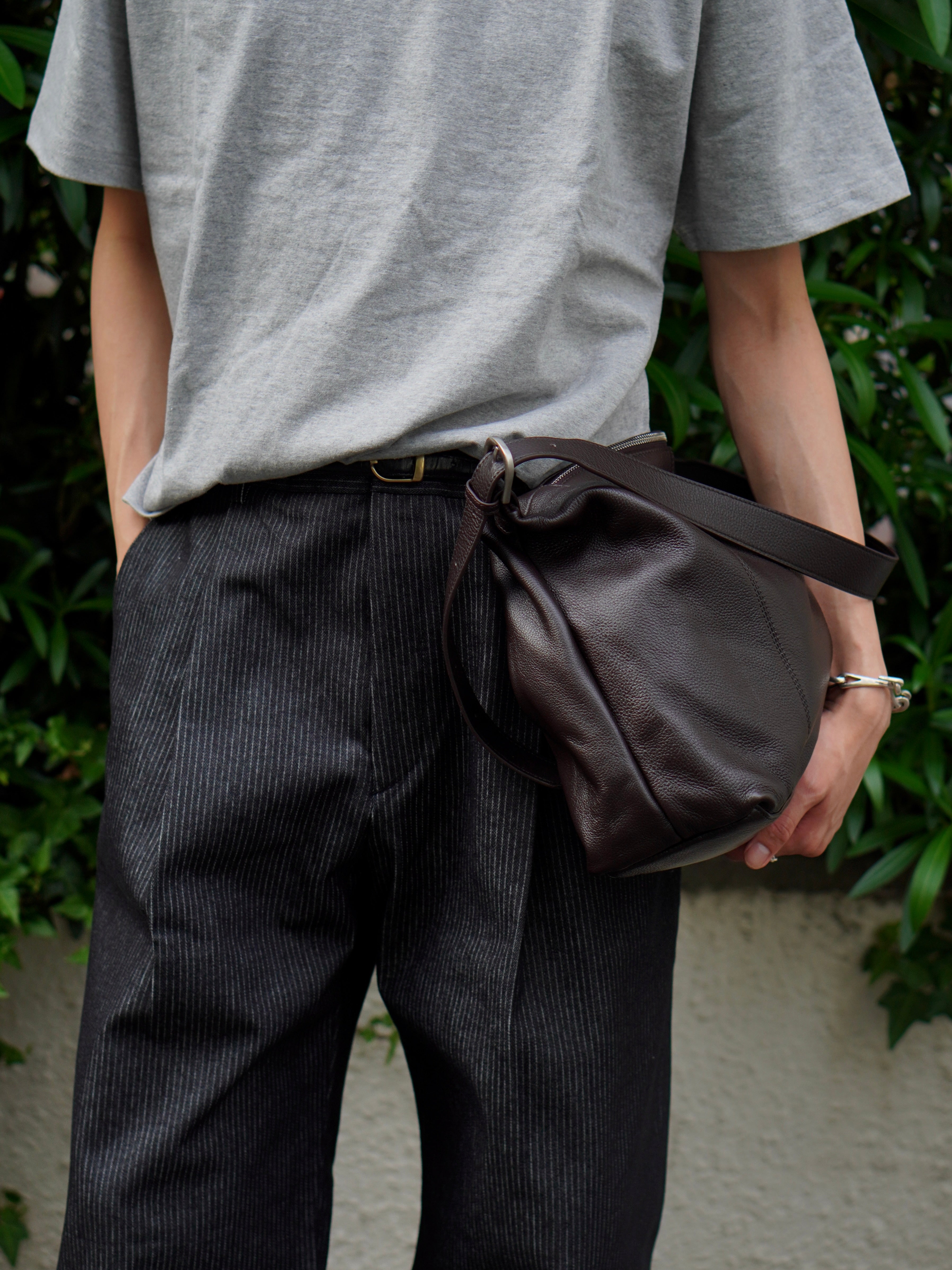 東京店WEB限定受注制【Chikashitsu +】cow leather cross bag (2color)