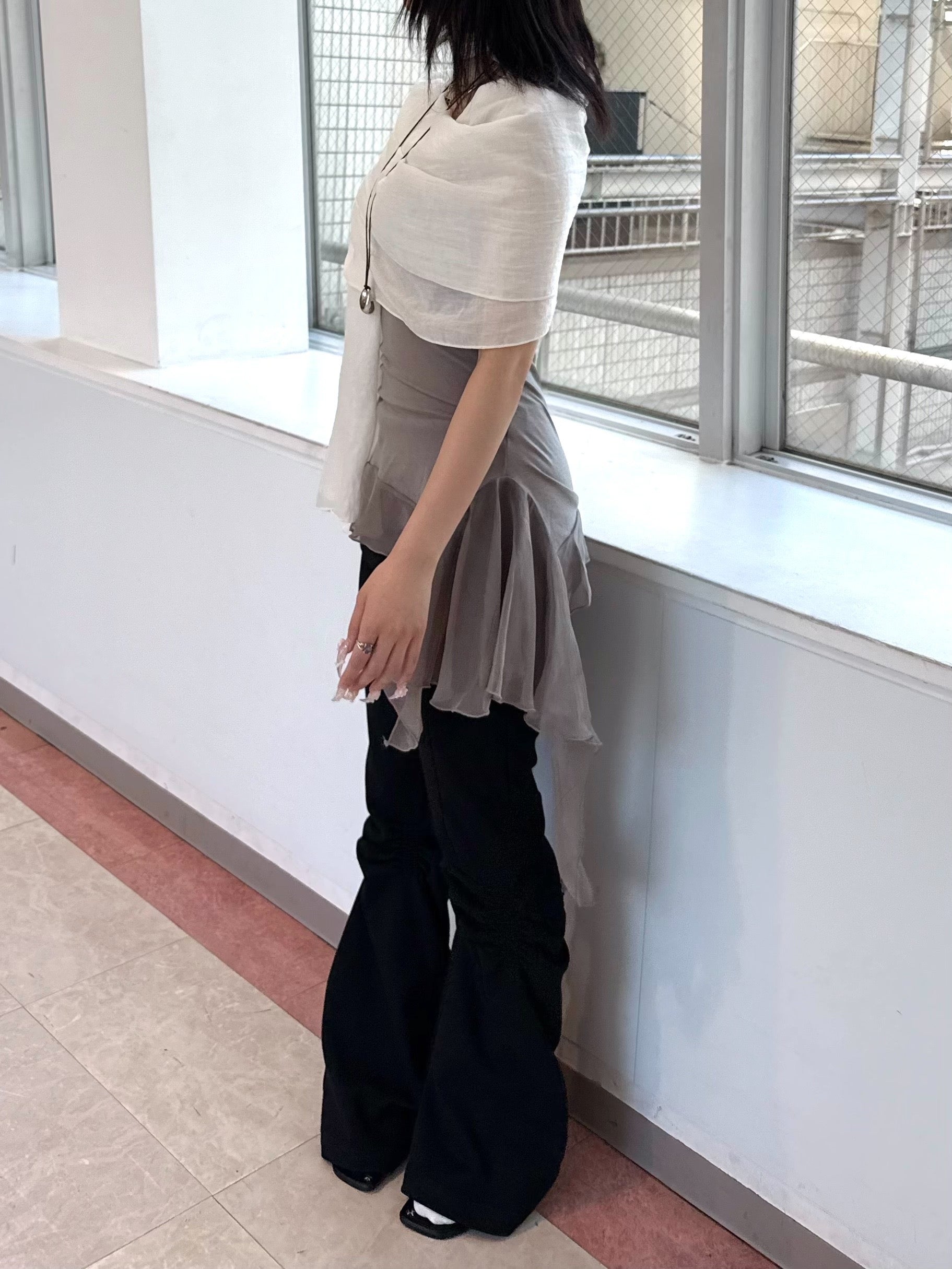 受注制【nmtc+】asymmetry wave strap camisole (2color)
