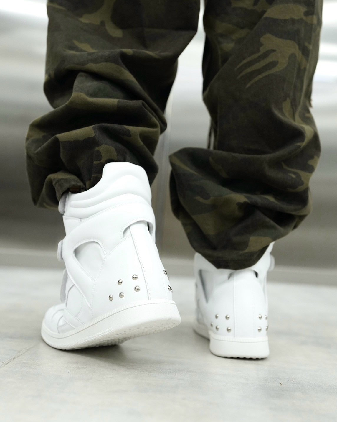 国際配送【Never mind the XU】Studs Wedge High Top Sneakers