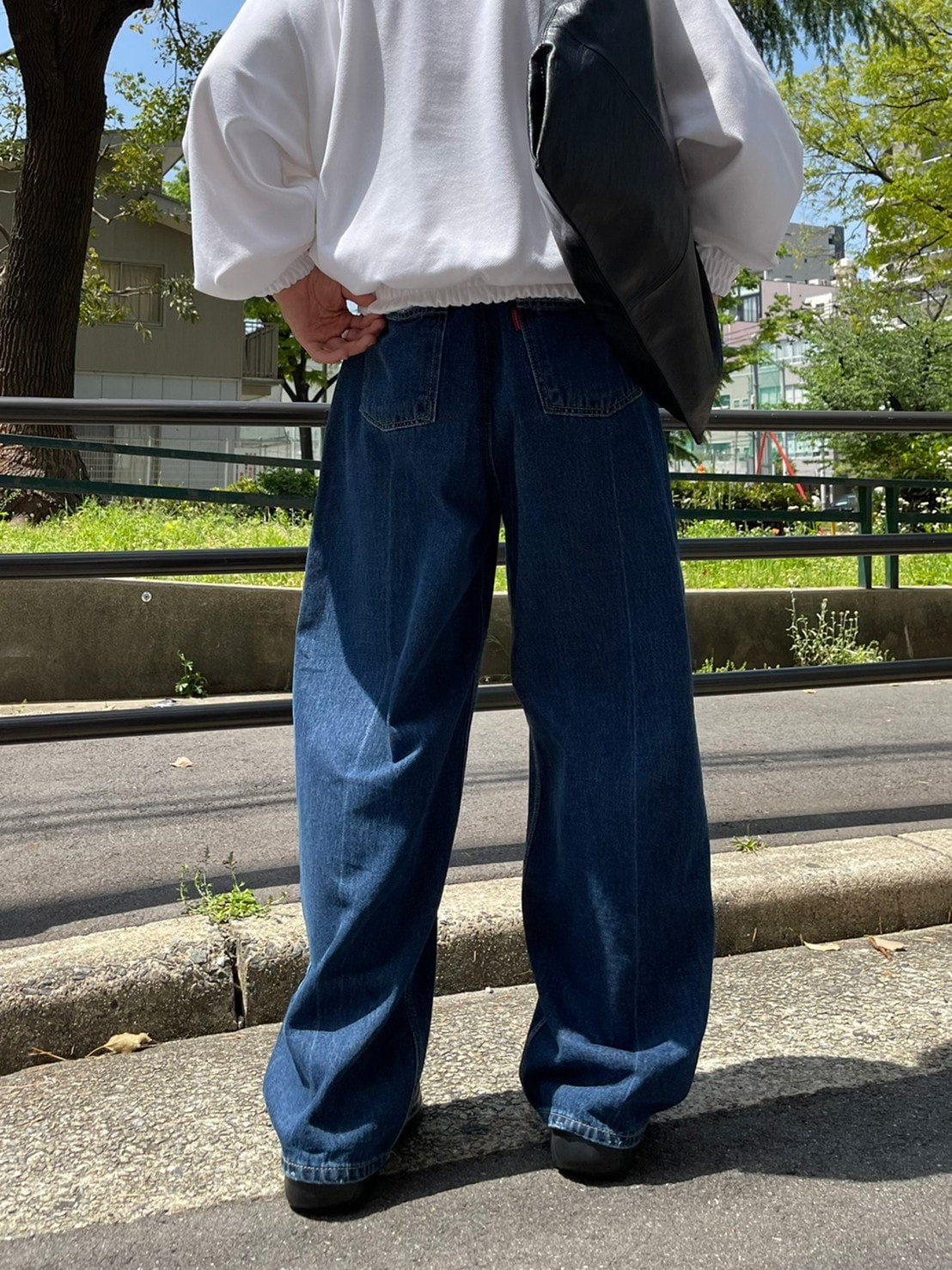 【Chikashitsu +】center breach denim pants (2color)
