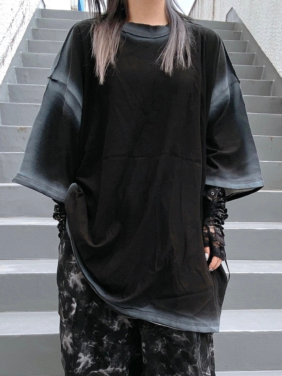 受注制【Never mind the XU】spray tee (2color)