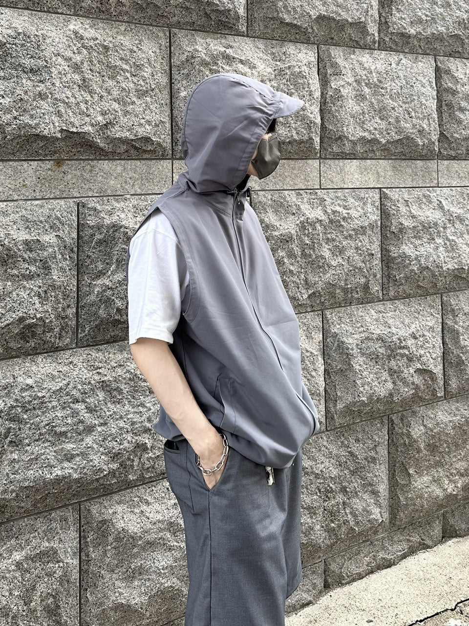 大阪店WEB限定受注制【Chikashitsu +】nylon hood vest (2color)