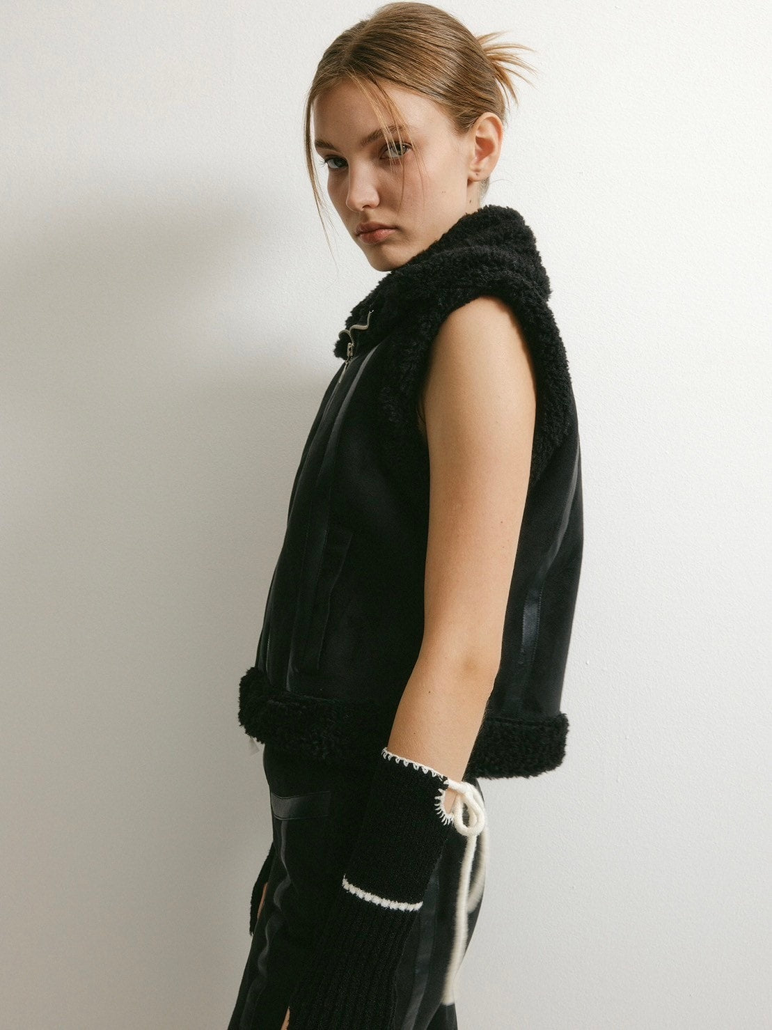 【YUSE】DETACHABLE COLLAR SHEARING SUEDE VEST