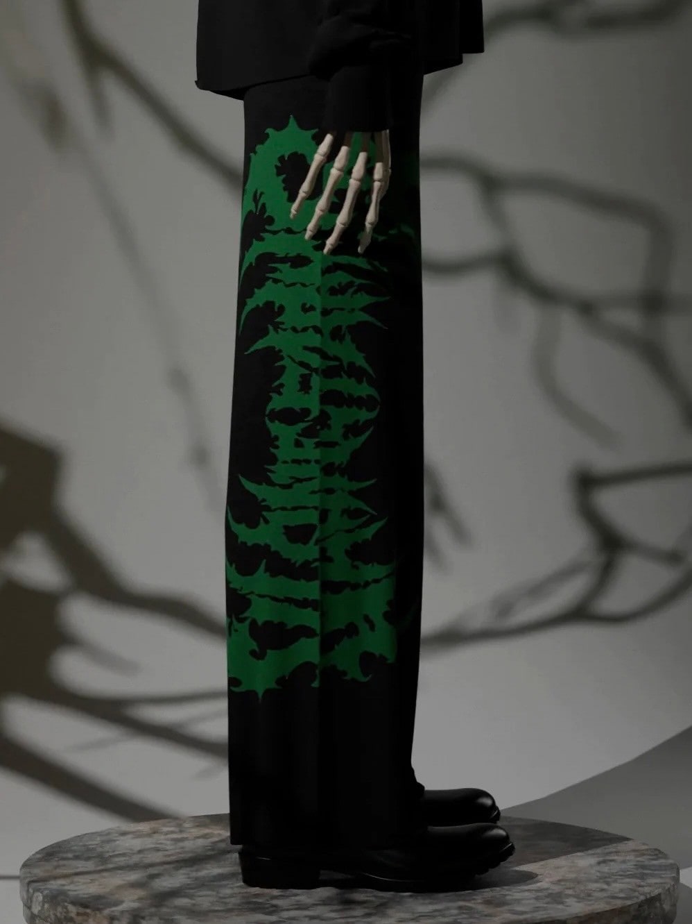 【VLONE】Heavy Metal Oz. Sweatpants (oversized) / 【ヴィーローン】オーバーサイズプリントスウェットパンツ