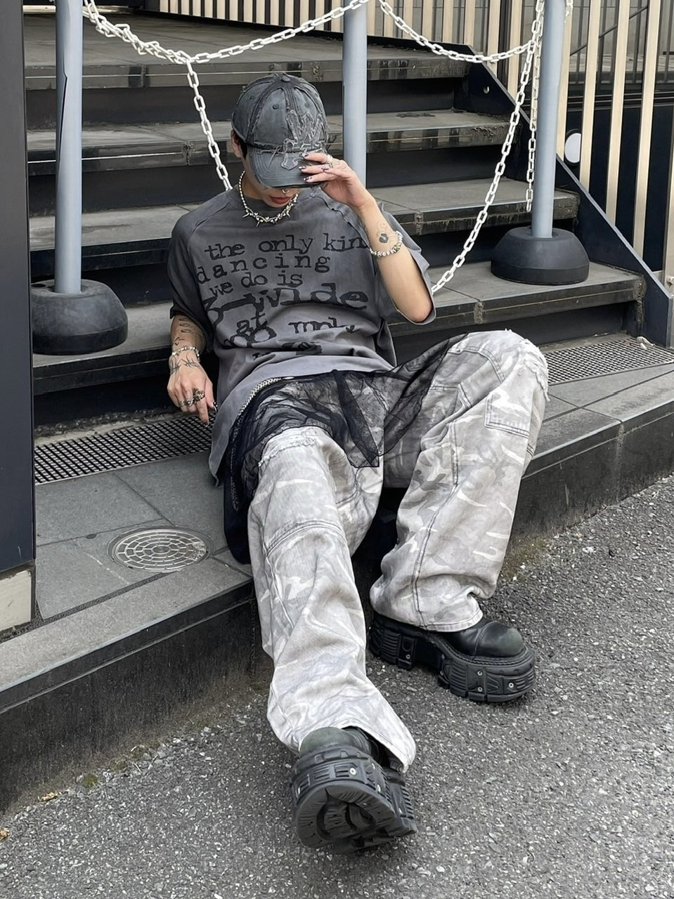 【Never mind the XU】washed design t-shirts (2color)