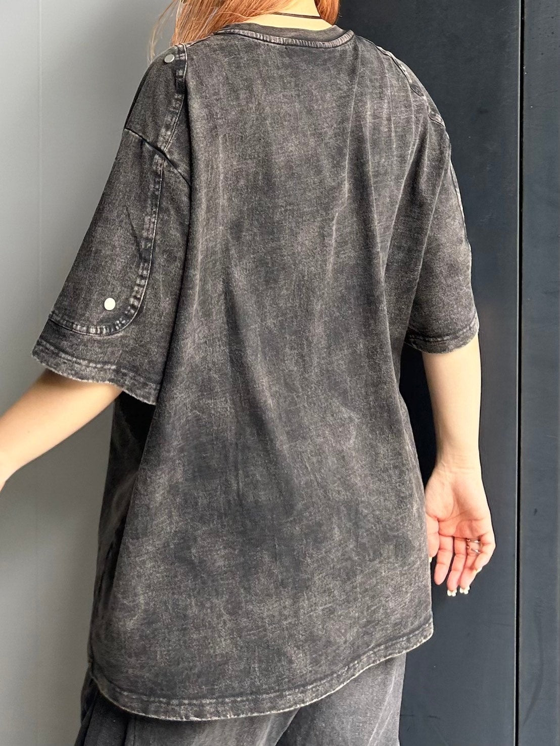 【Chikashitsu +】oversized pigment rivet t-shirt (2color)