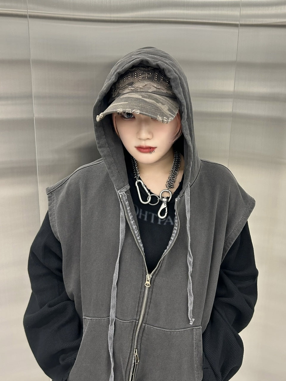 受注制【Never mind the XU】pigment sleeveless zip up hoodie (2color)