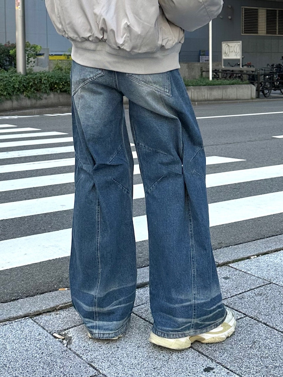 大阪店WEB限定受注制【Chikashitsu +】back snap wide flare denim pants (2color)