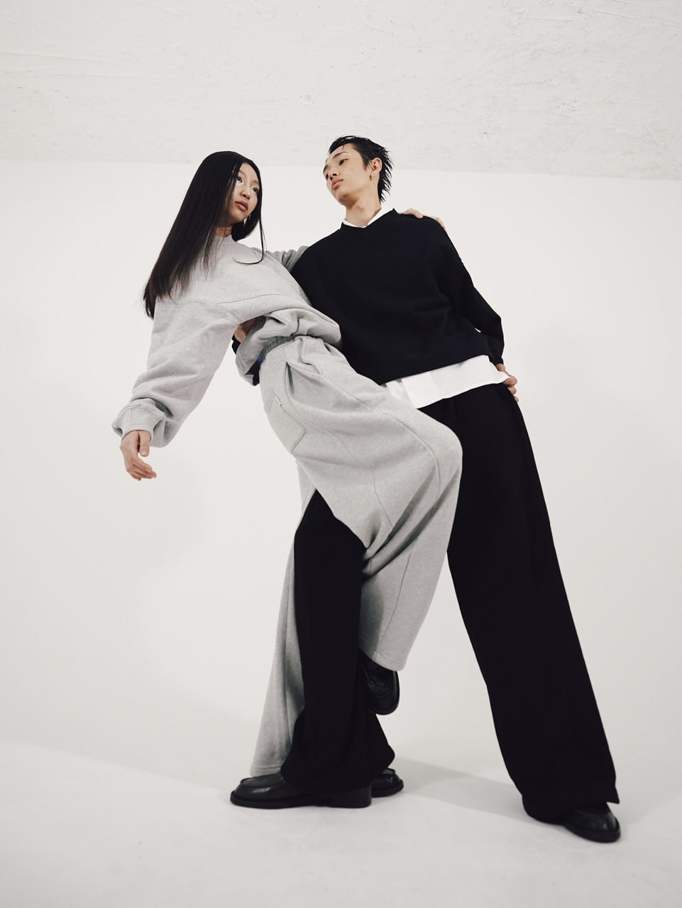 【CS】cropped vneck sweat shirt (black)