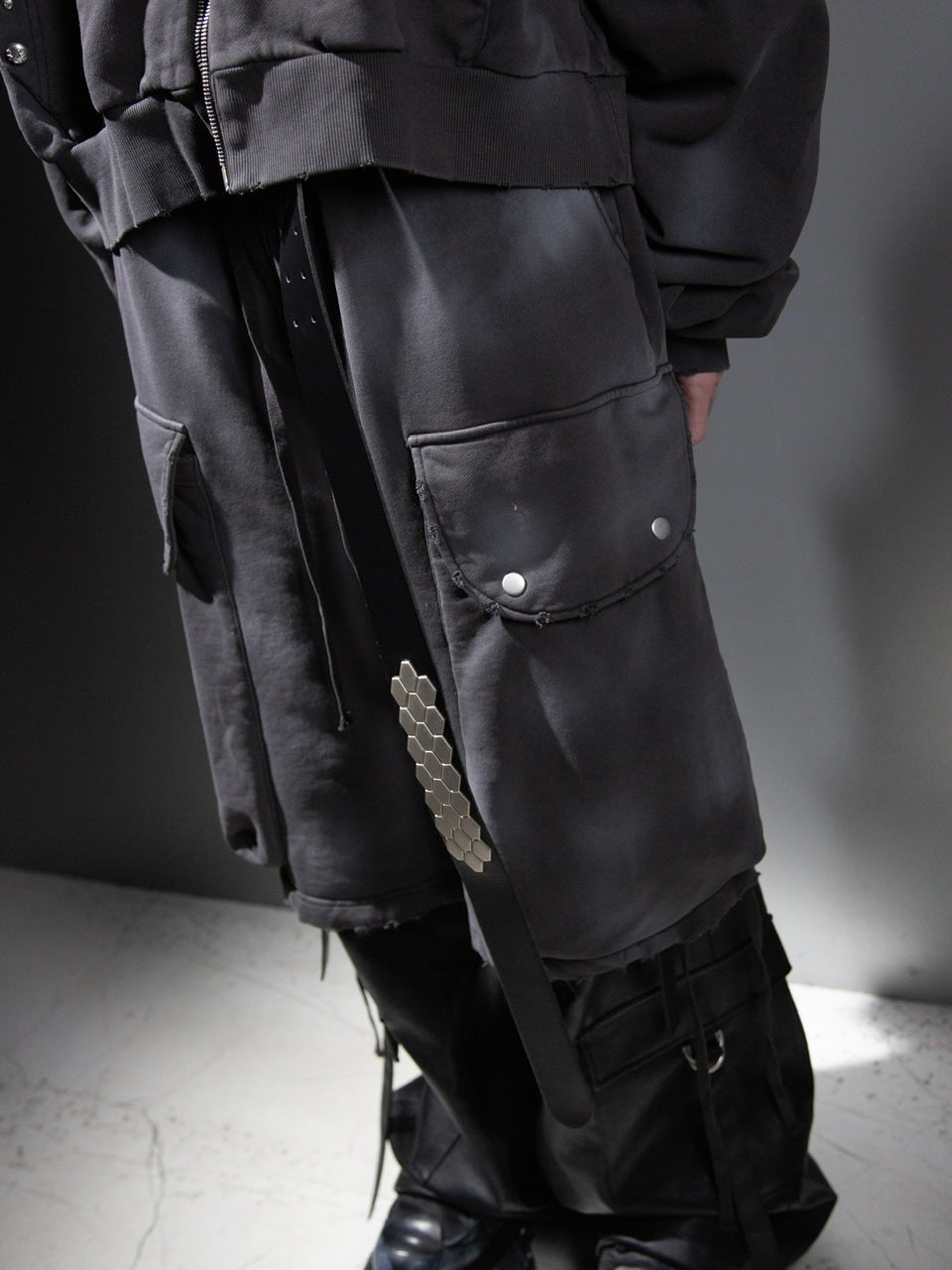 【DIG YOUR OWN GRAVE】FULL ZIP SHORTS