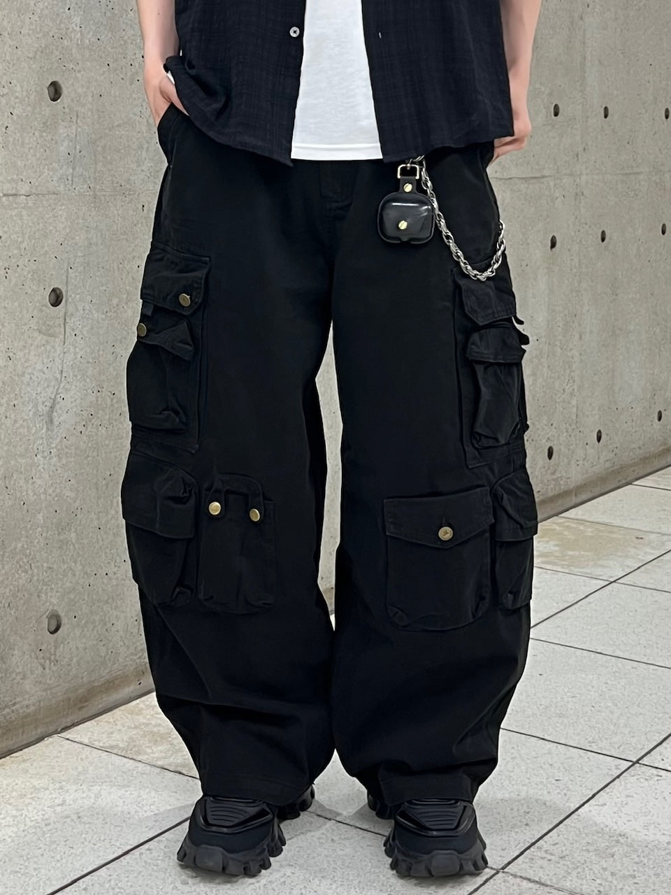 大阪店WEB限定受注制【Chikashitsu +】multi pocket cargo pants (2color)