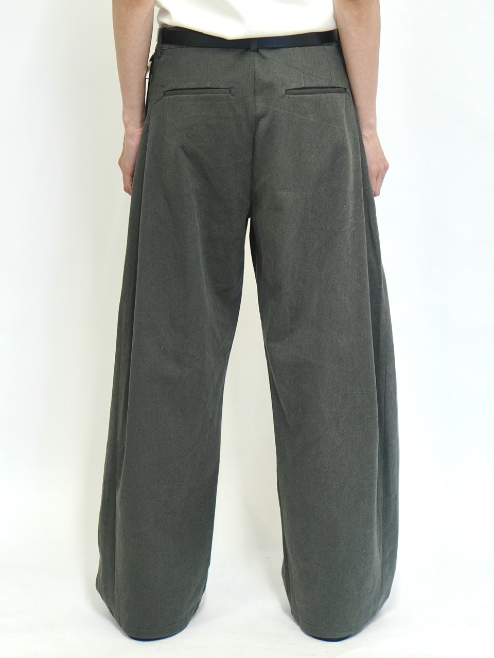 東京店WEB限定受注制【Chikashitsu +】deep tuck cotton wide slacks (3color)