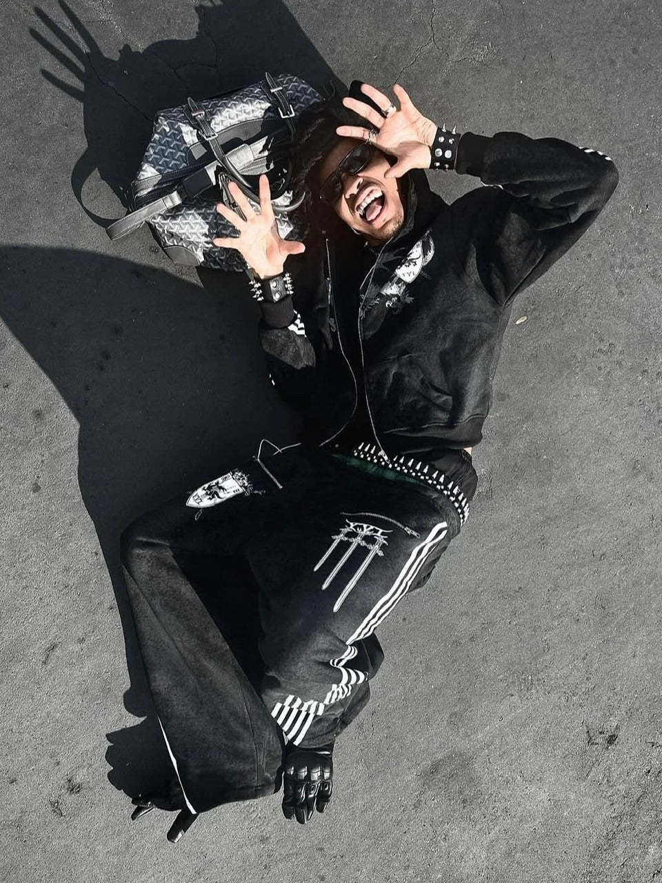 【Cozy world Wide】ROYAL KNIGHT CLUB WAXED - SWEATPANTS