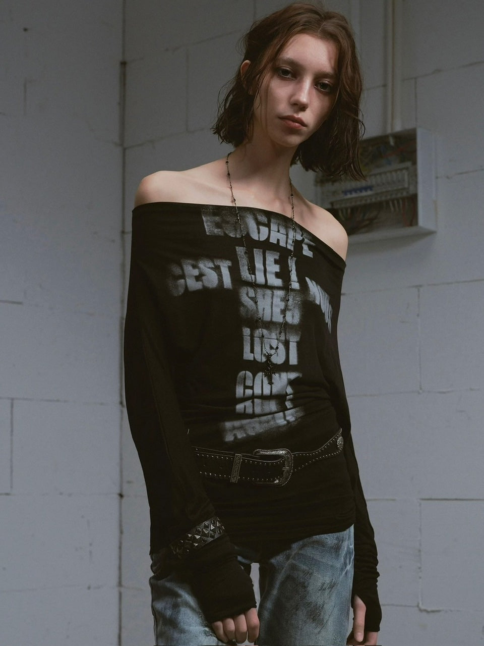 【Cest Nous】Doodle-printed batwing sleeve top / 【セヌー】オフショルダープリント長袖トップス