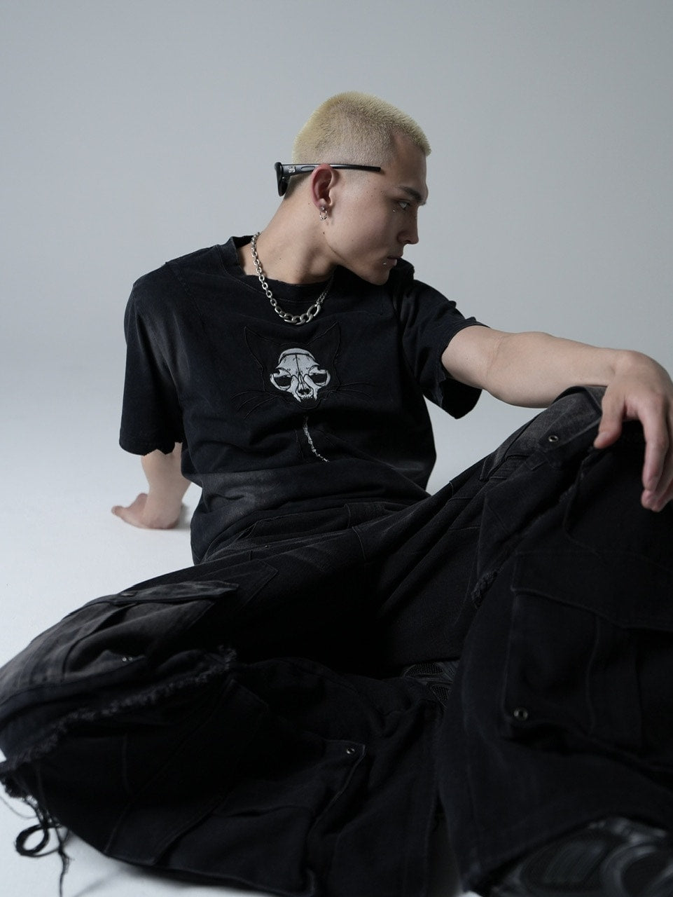 【CHIKASHITSU PLUS HIGH】Destroy skull cat T-shirt (black)