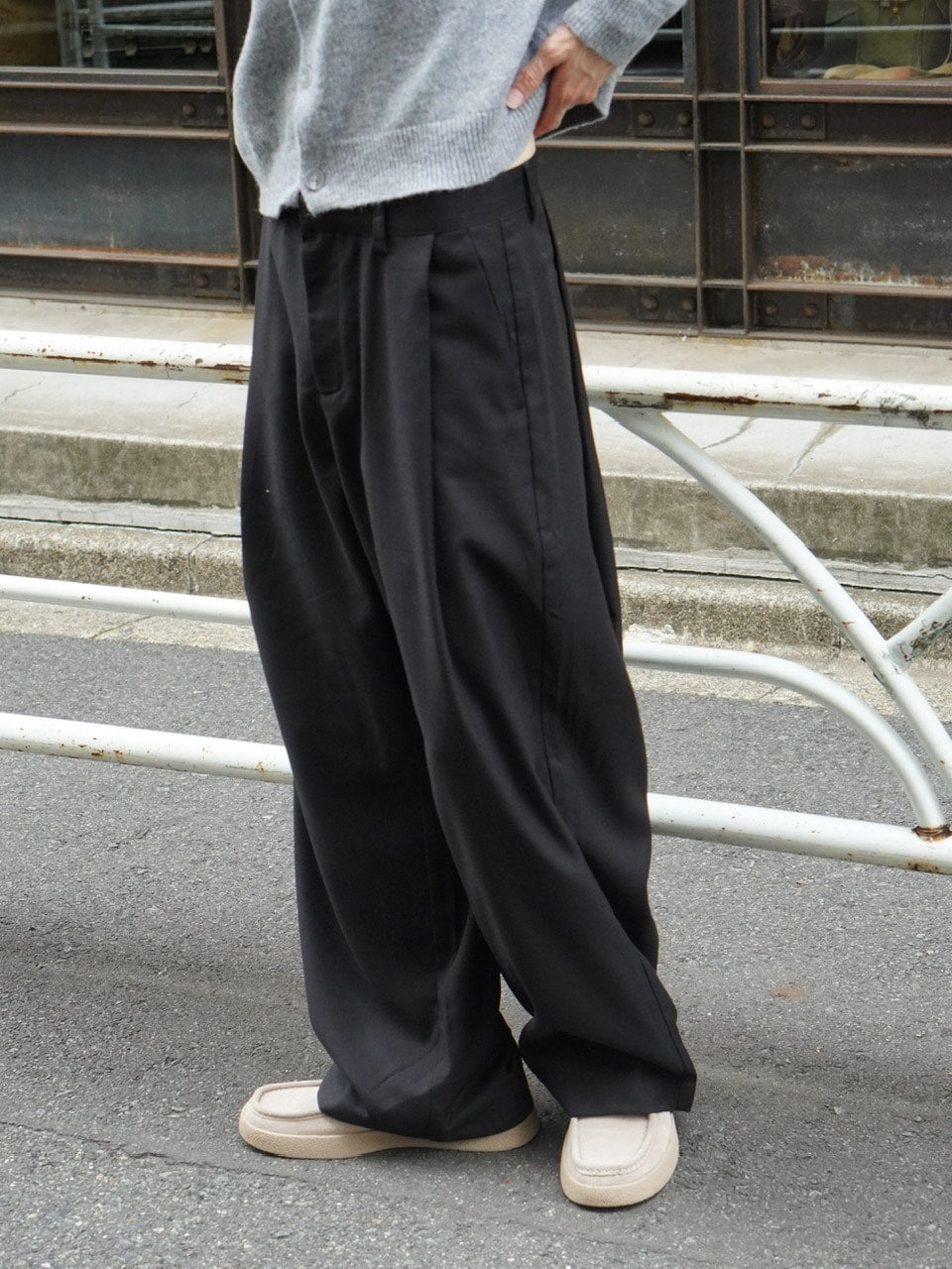 東京店WEB限定受注制【Chikashitsu +】wide tuck drape slacks / 【チカシツプラス】ワイドタックドレープスラックス (2color)