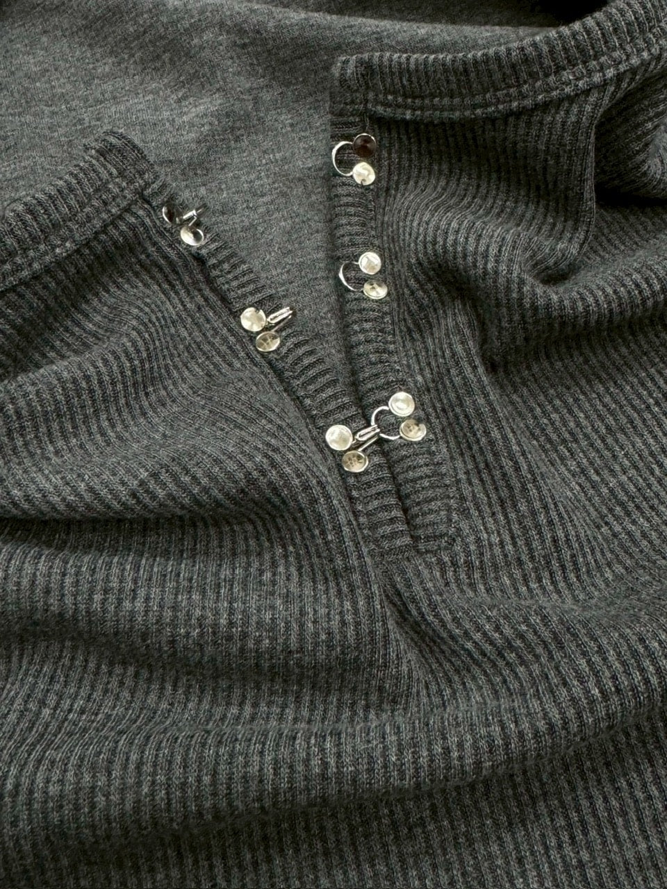 受注制【Chikashitsu +】front hook long sleeve knit / 【チカシツプラス】フロントフック長袖ニット (4color)