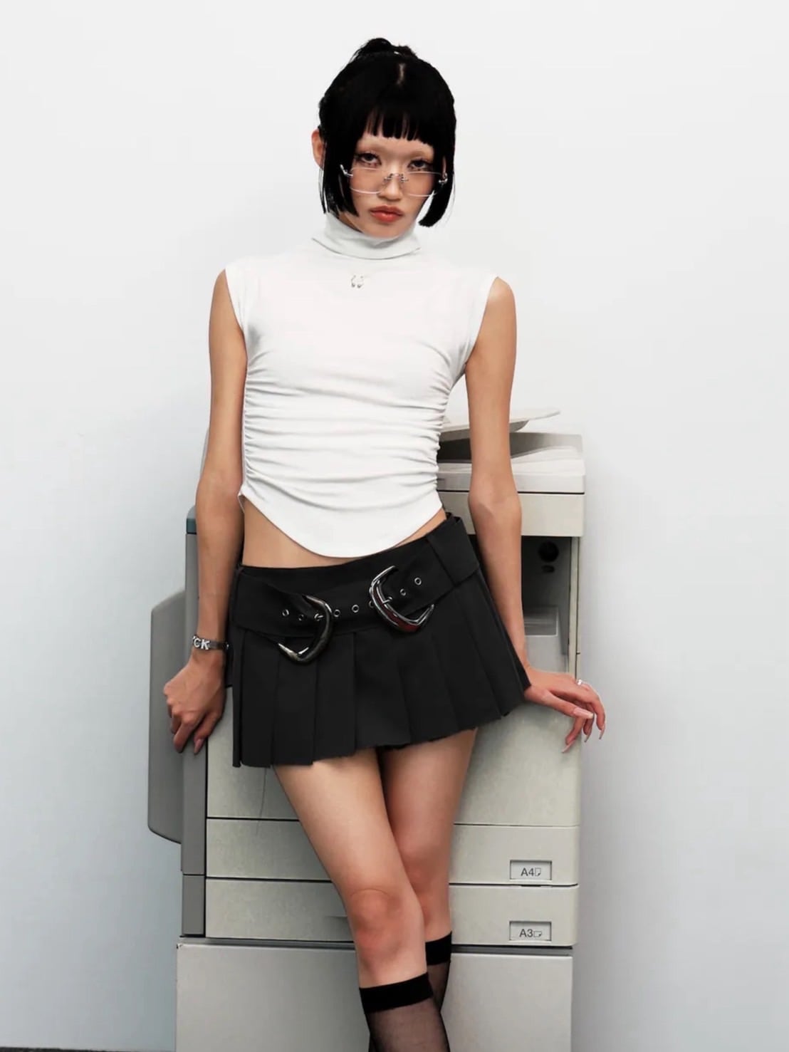 【KAIYA】BELT RAW EDGE PLEATS MINI SKIRT