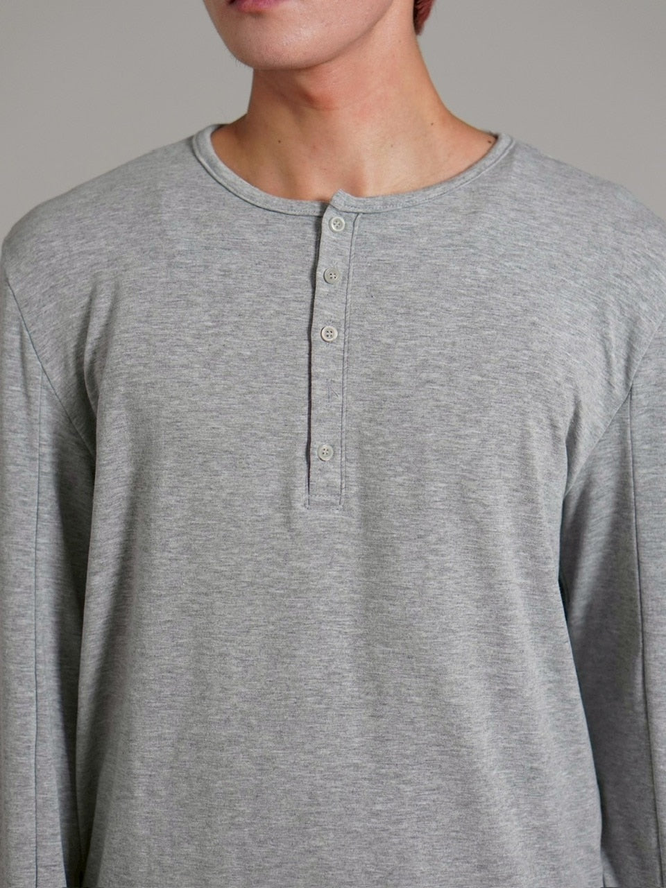 受注制【Chikashitsu +】sleeve button henry neck long sleeve tee / 【チカシツプラス】スリーブボタンヘンリーネック長袖Tシャツ (3color)