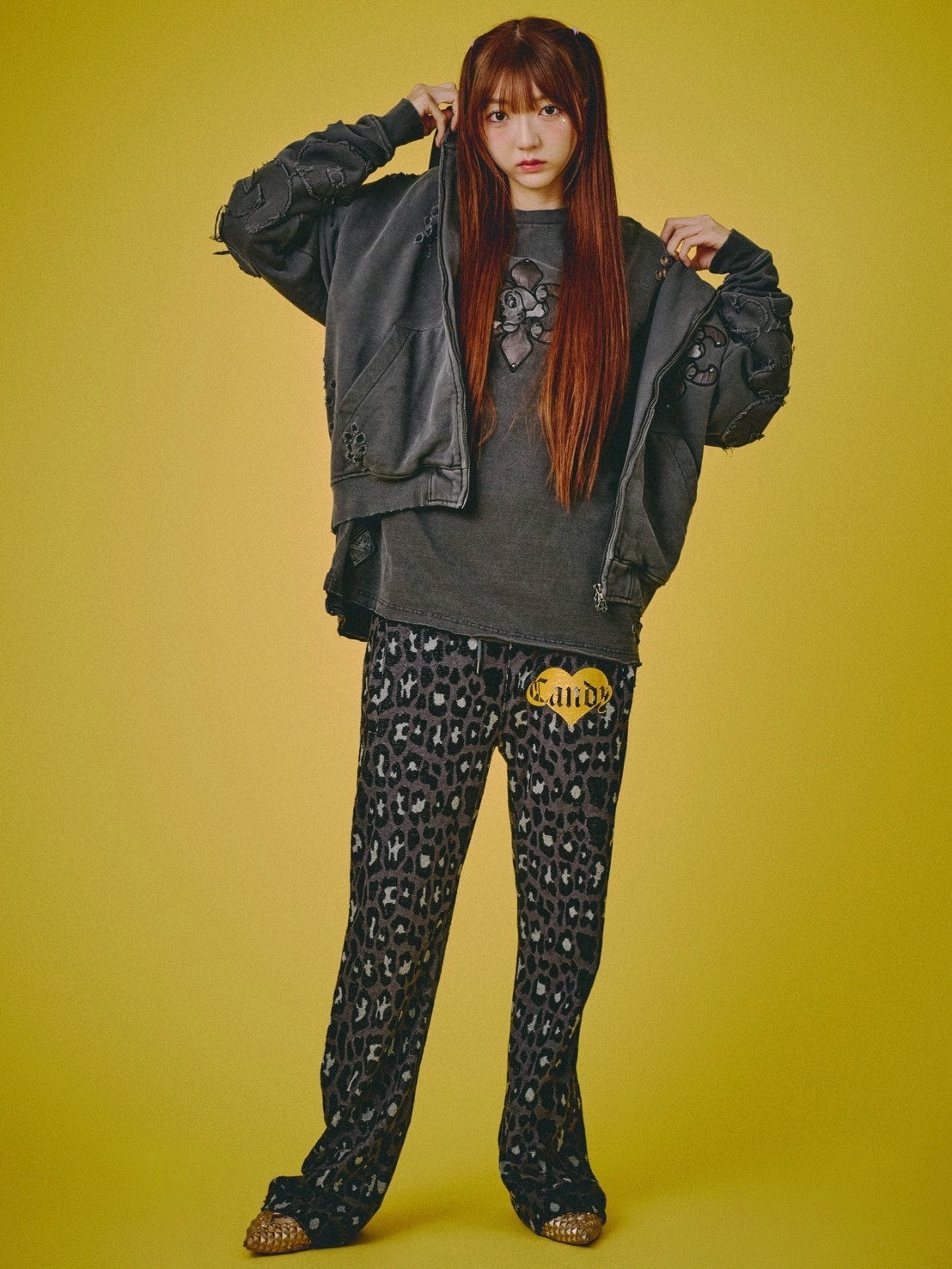 【GALFY】ぼろぼろロゴ百合の紋パーカー