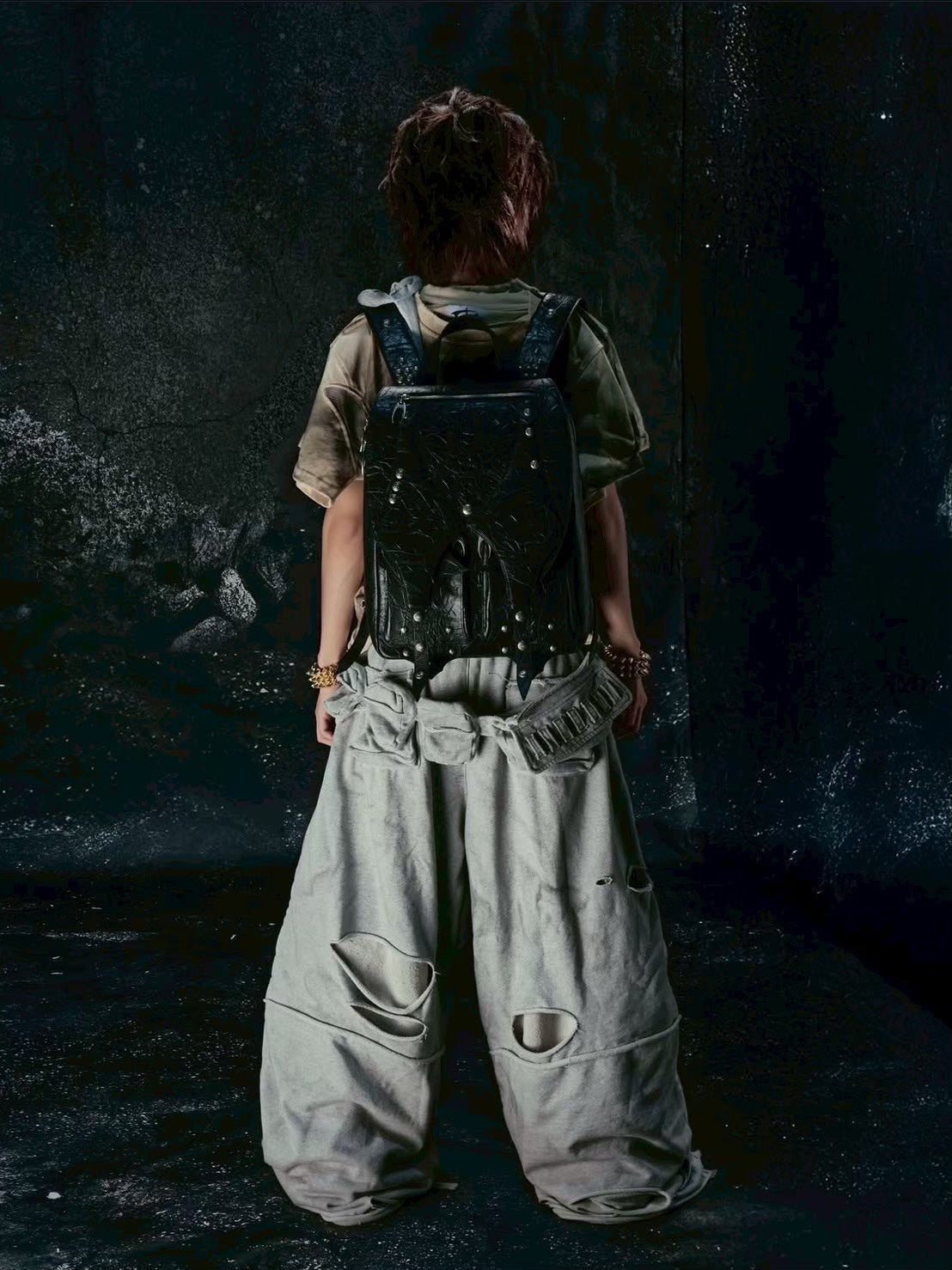 【Cozy world Wide】"BBY TECHBOI" MULTI POCKET SWEATPANTS / 【コージーワールドワイド】ポケットベルとダメージハーフパンツ