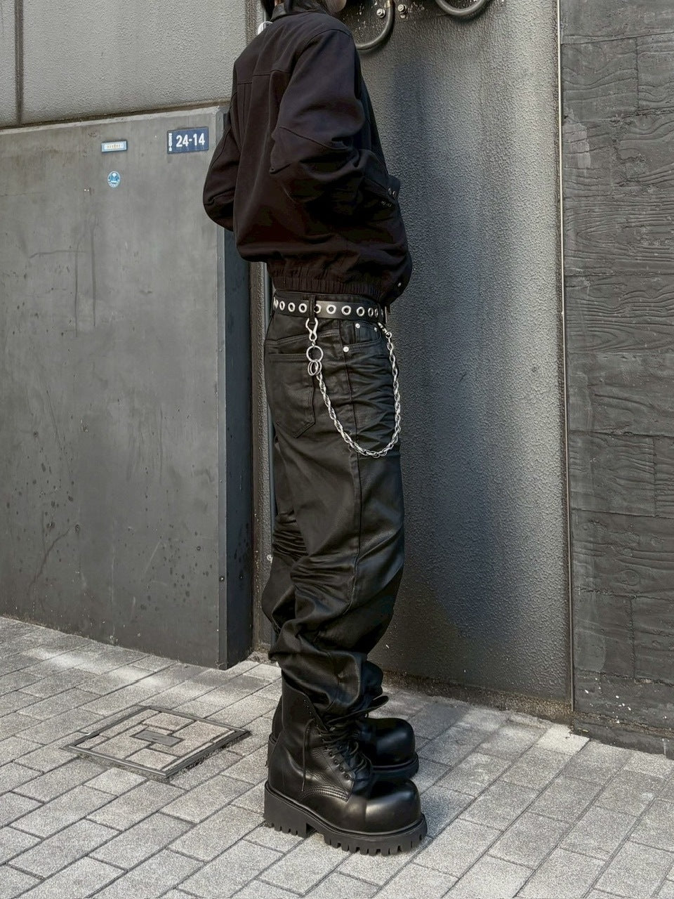 受注制【nmtc +】coating straight denim pants / 【エヌエムティーシープラス】コーティングストレートデニムパンツ