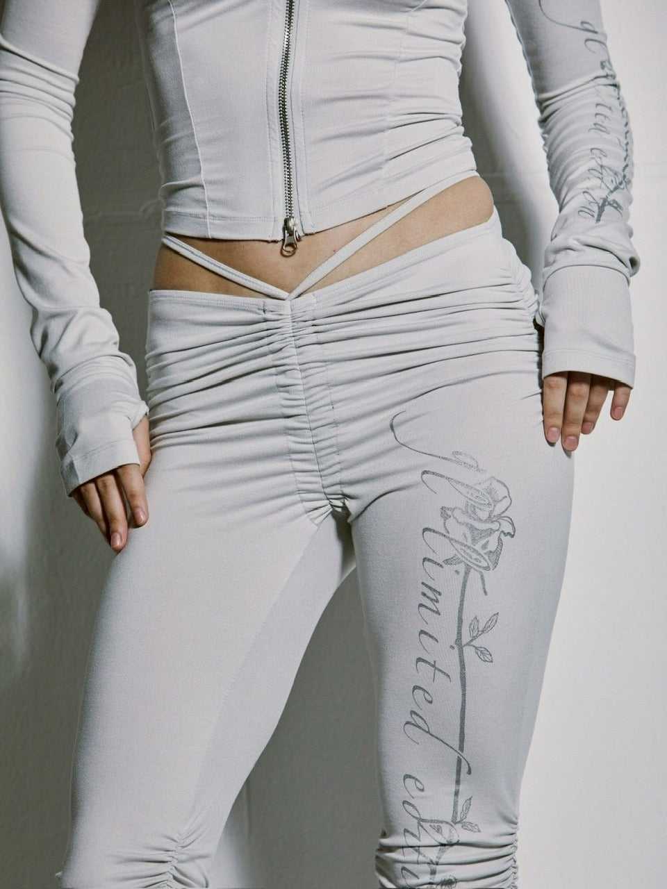 【GATELESS】PEARL SHIRRING ZIP-UP / 【ゲートレス】パールシャーリングジップアップ長袖Tシャツ