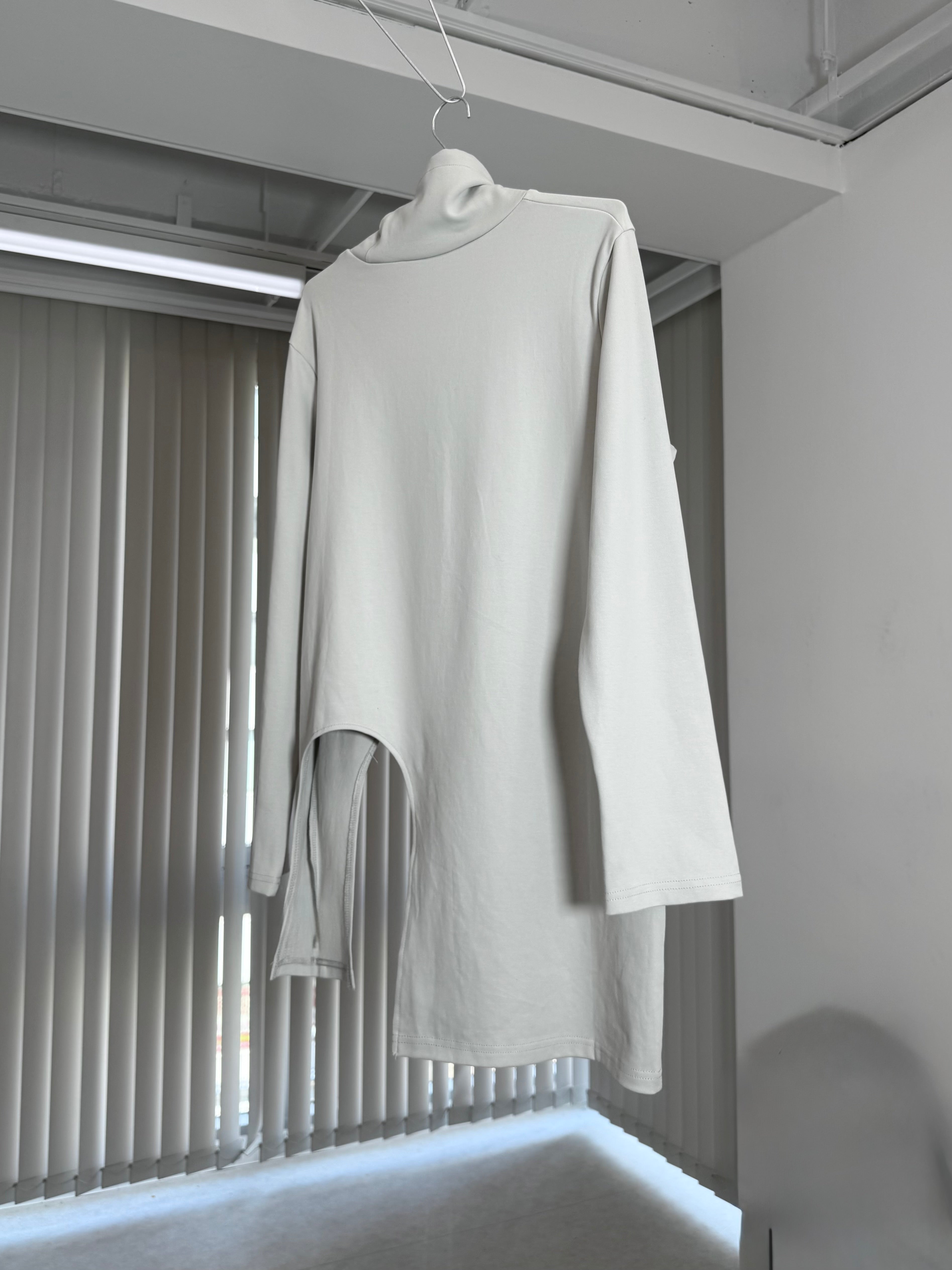 国際配送【Nerd out XU】irregular design high neck long sleeve (2color) / 【ナードアウトエックスユー】イレギュラーデザインハイネックロングスリーブ