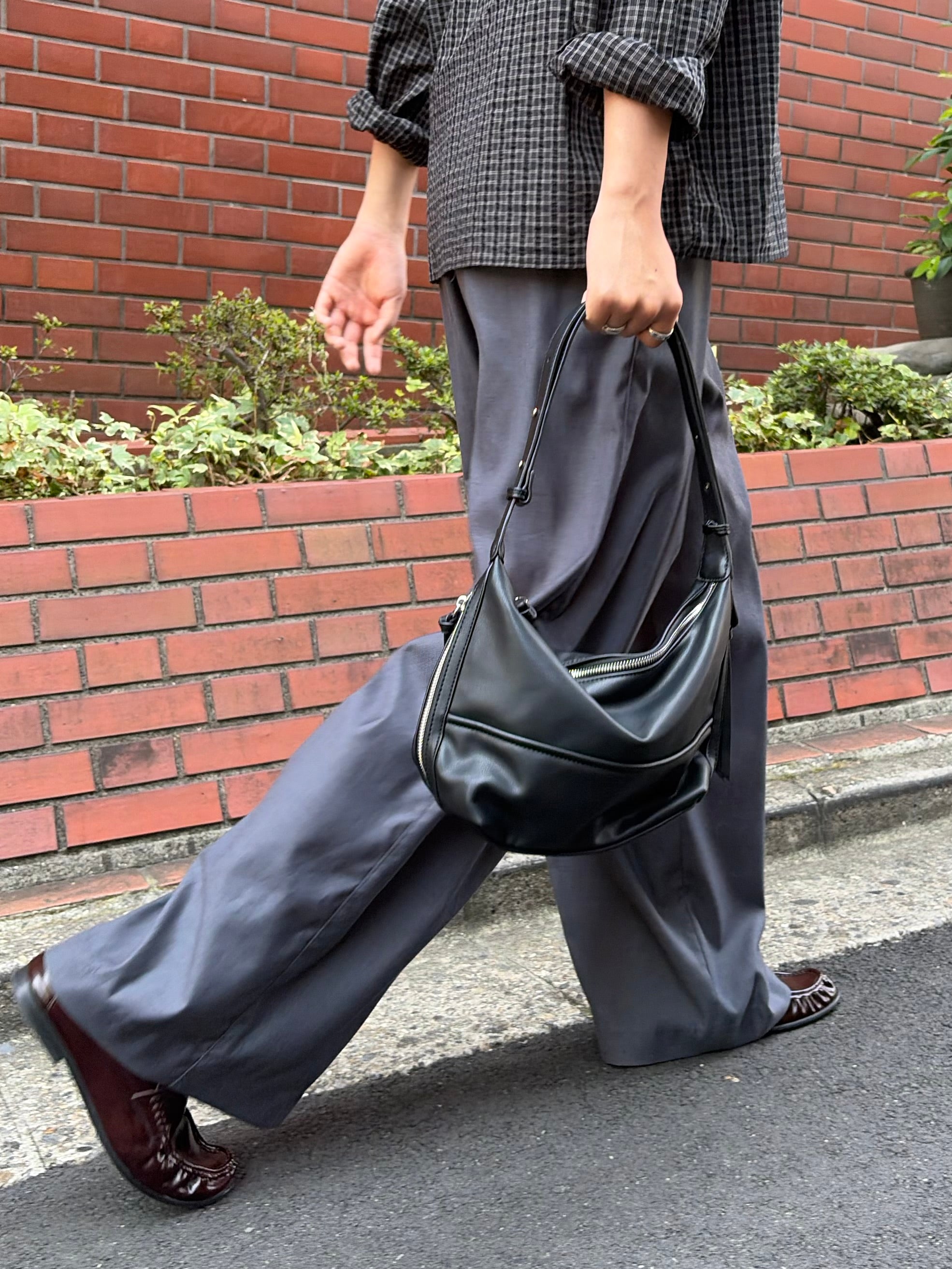 東京店WEB限定受注制【Chikashitsu +】daily hobo bag (2color)