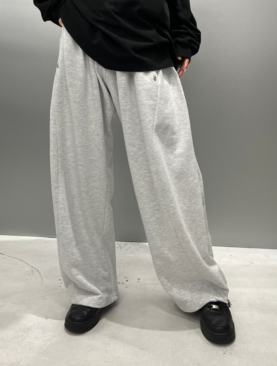 【Chikashitsu +】side button balloon sweat pants (3color)