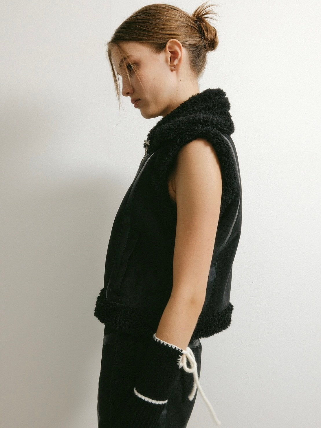 【YUSE】DETACHABLE COLLAR SHEARING SUEDE VEST