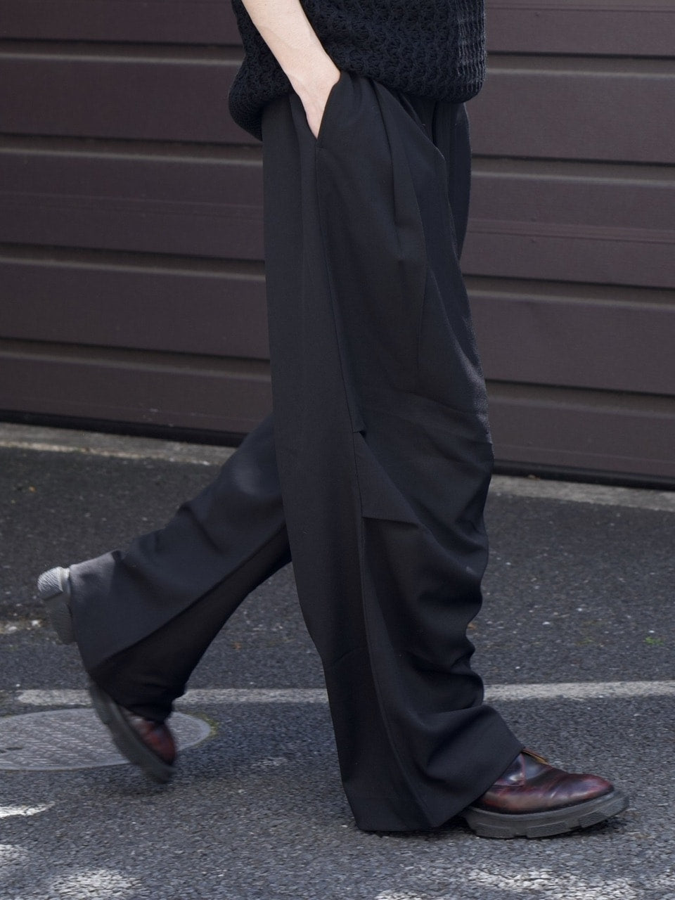 東京店WEB限定【Chikashitsu +】full length knee tuck slacks (2color)