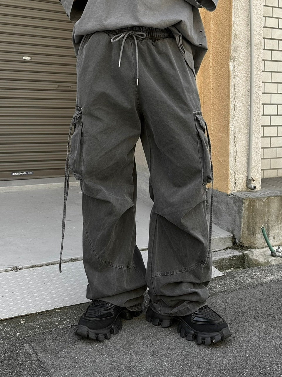受注制【Chikashitsu +】pigment wash side rope cargo pants (2color)