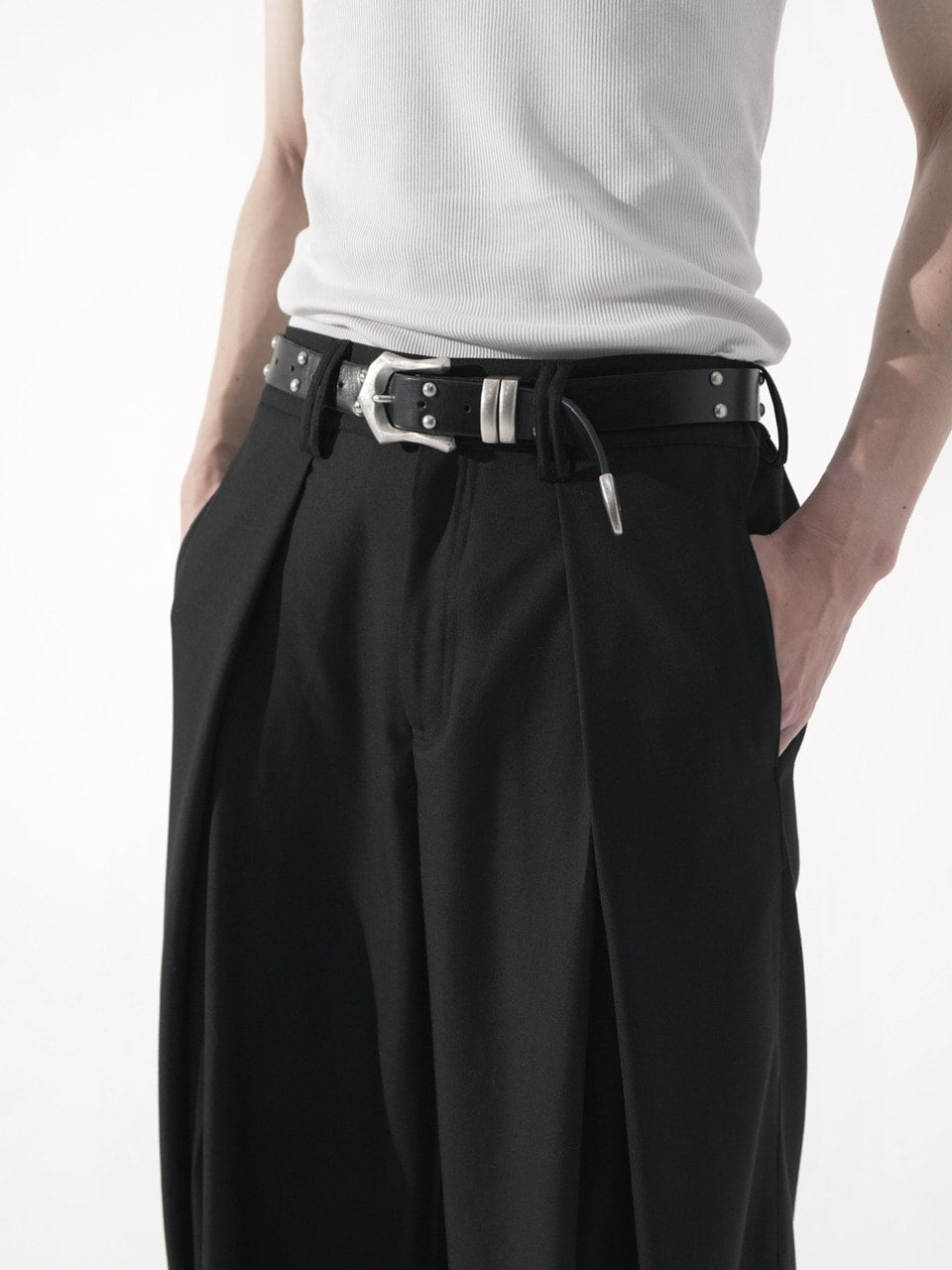 【CS】cross tuck drape slacks (black)